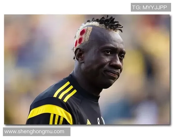 足球球星标配造型揭秘 从发型到服饰展现个性魅力 足球球星标配造型揭秘 从发型到服饰展现个性魅力